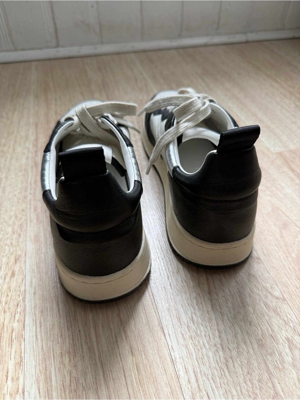 Steve Madden Everlie Perforated Lace Up Sneakers Size 9.5 - Picture 7 of 9